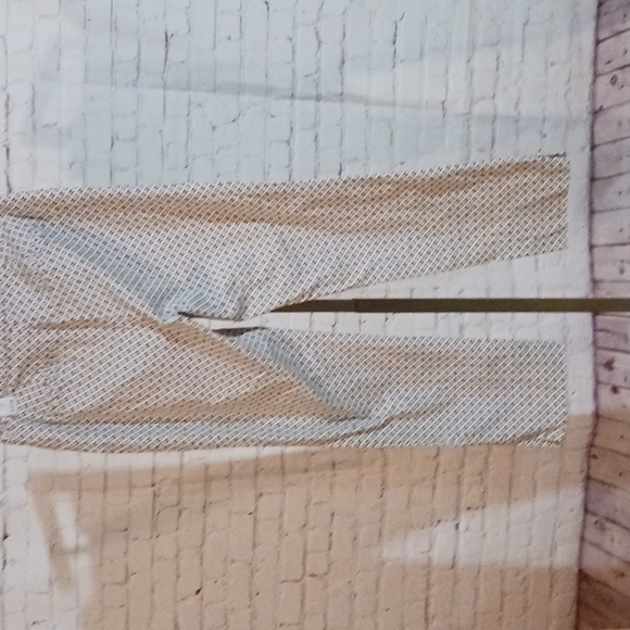 Dana Buchman Capri dress pants.    010 - Picture 3 of 5